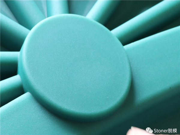 使用Stoner TraSys RotoFlow改善了產(chǎn)品質(zhì)量，提供了沒有針孔的光滑表面！
